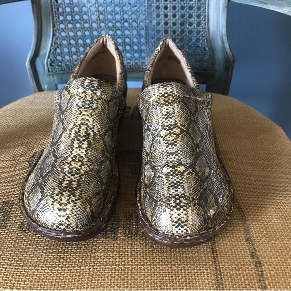 b.o.c. faux snake skin slip on clogs size 9.5 boho animal print comfort shoes - Picture 1 of 10